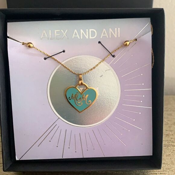 🎉1 hr sale 🎉Mum necklace and heart - Picture 2 of 6